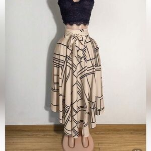 Elegant Beige Geometric Skirt medium